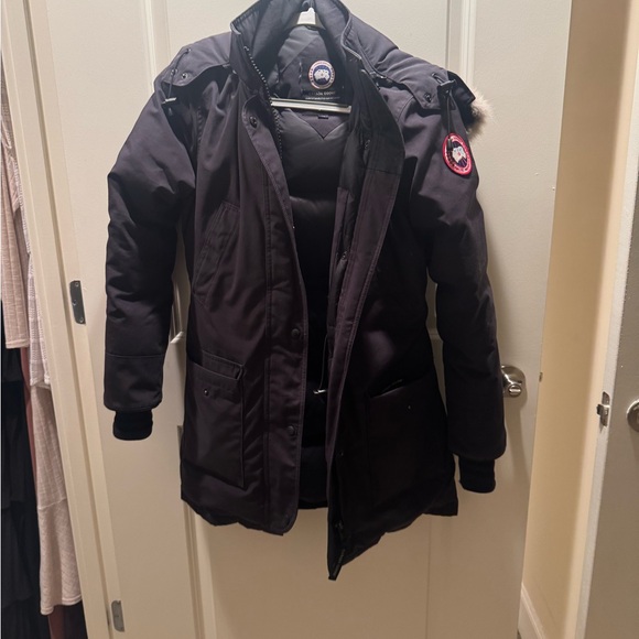 CANADA GOOSE Women's Trillium Parka with fur hood- Admiral Blue - Picture 6 of 8